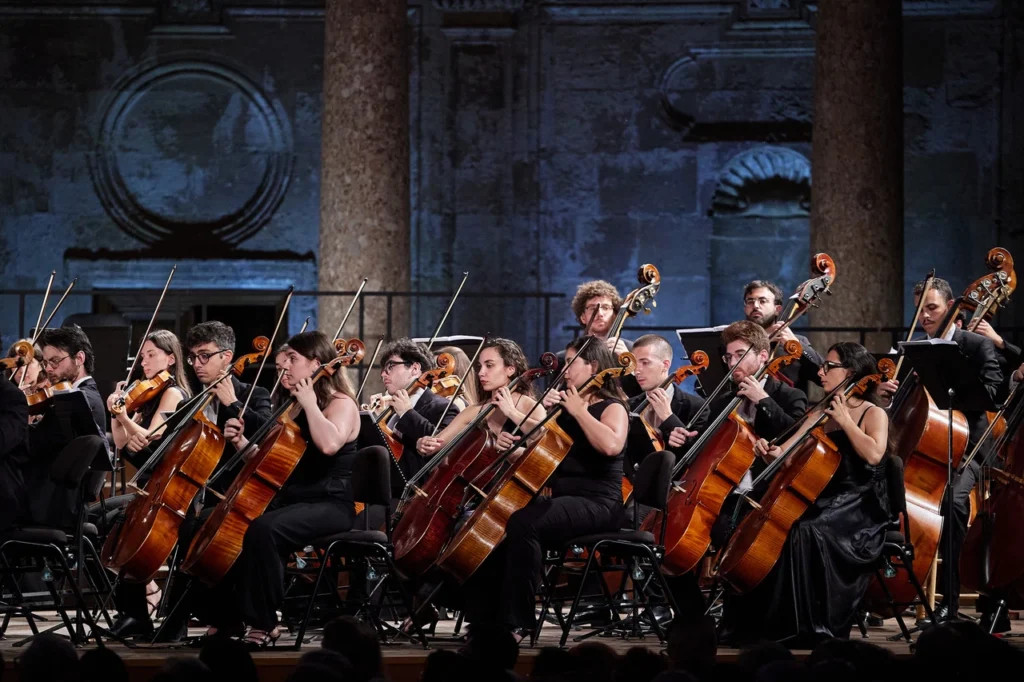 Riccardo Muti al frente de la Orchestra Giovanile Luigi Cherubini durante su concierto en el Palacio de Carlos V del Festival de Granada