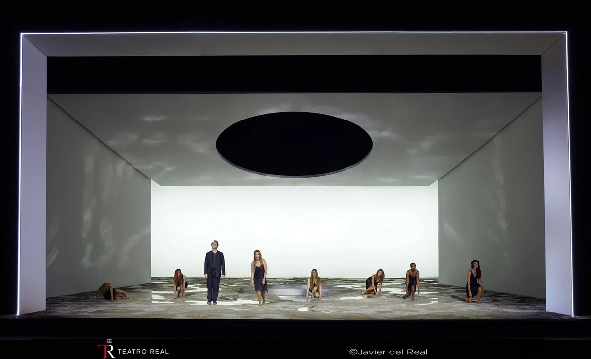 Escena de Manon Lescaut de Puccini en el Teatro Real de Madrid, producción de Carlos Wagner